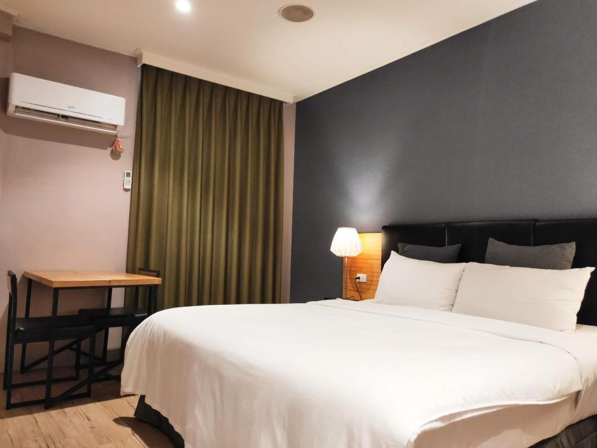 Roppongi Motel Pingtung Buitenkant foto