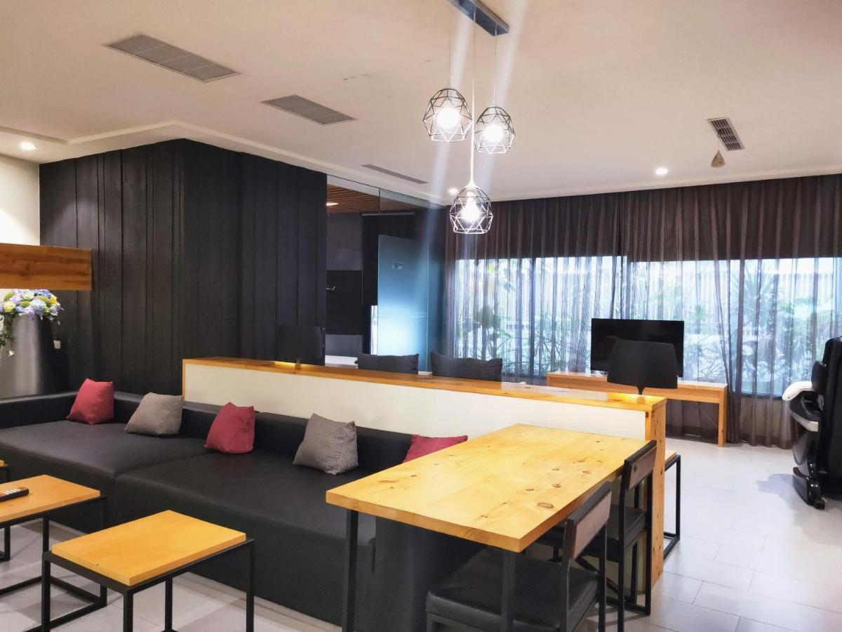 Roppongi Motel Pingtung Buitenkant foto